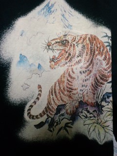長袖Tシャツは虎、トラ、SHUIP