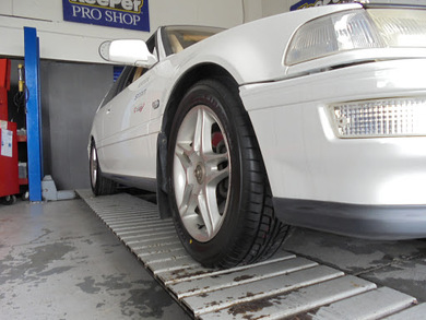 緊急タイヤ交換です。　　ホンダ　シビック