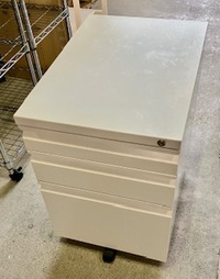 ワゴンが入荷しました