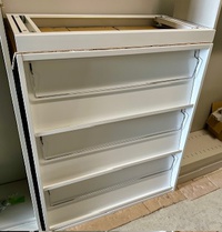雑誌架が入荷しました