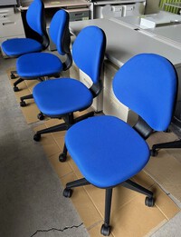 オフィスチェアが入荷しました
