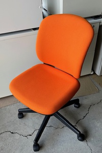 オフィスチェアが入荷しました