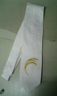 白いネクタイに、稲の刺繍をご注文のお客様へ。