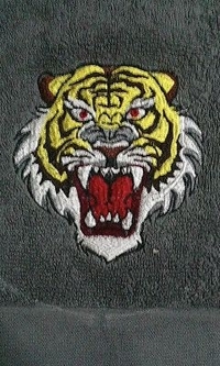タオルに当店のオリジナル刺繍「トラ」を入れる注文。