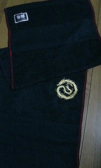 持ち込みのタオルに当店オリジナルデザイン「龍の影」の刺繍